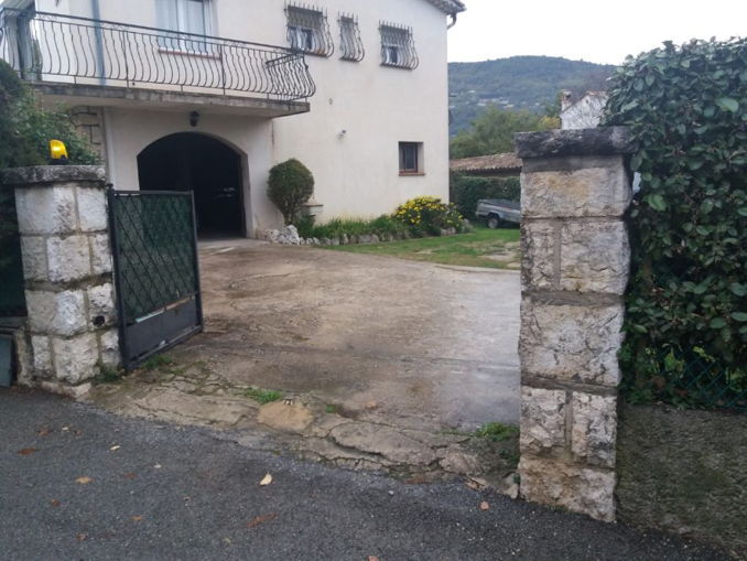 Location Garage Vence 20m2, 363€/mois TTC - Costockage